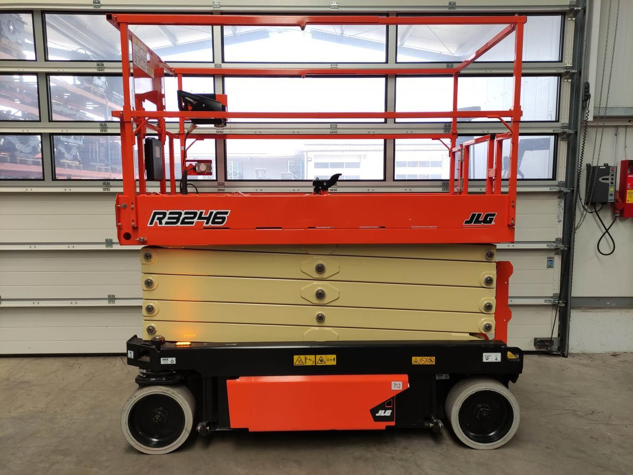 JLG R3246 - Nacelle ciseaux: photos 1 JLG R3246 - Nacelle ciseaux: photos 1