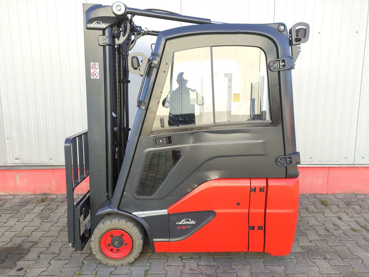 Linde E16-02-386 EVO - Chariot élévateur électrique: photos 1 Linde E16-02-386 EVO - Chariot élévateur électrique: photos 1