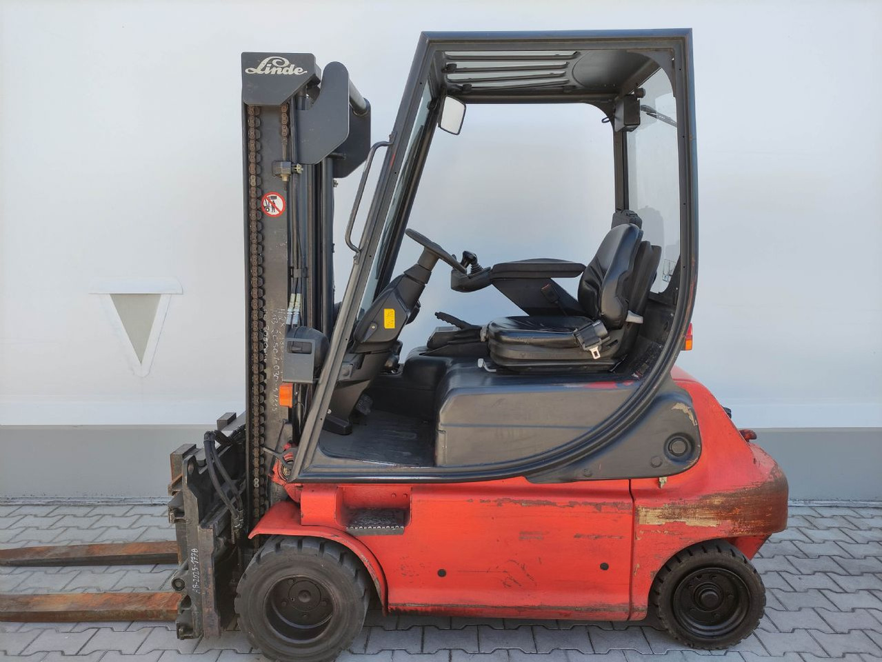 Linde E20P-02-335 - Chariot élévateur électrique: photos 1 Linde E20P-02-335 - Chariot élévateur électrique: photos 1