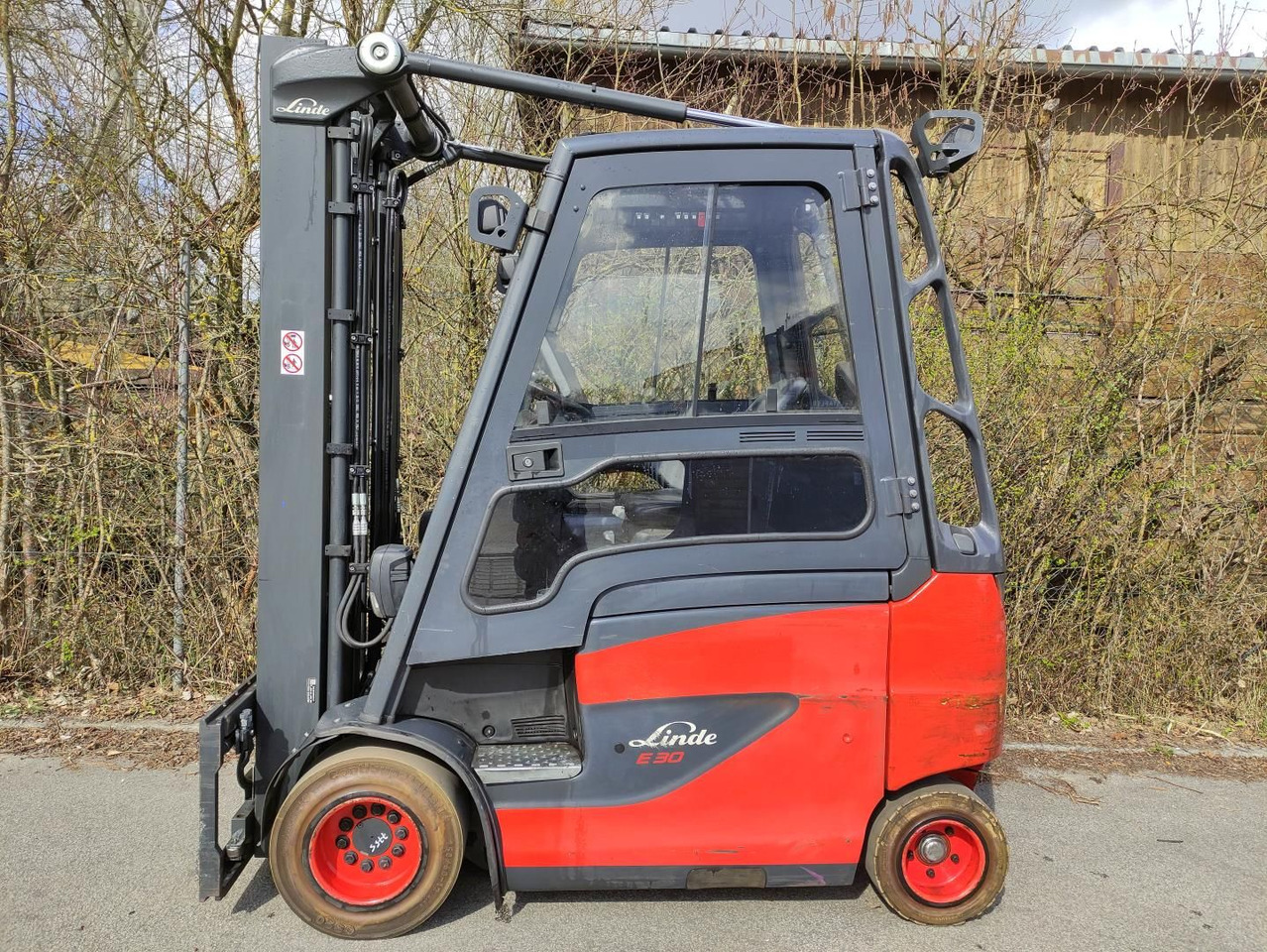 Linde E30H-01/600-387 - Chariot élévateur électrique: photos 1 Linde E30H-01/600-387 - Chariot élévateur électrique: photos 1