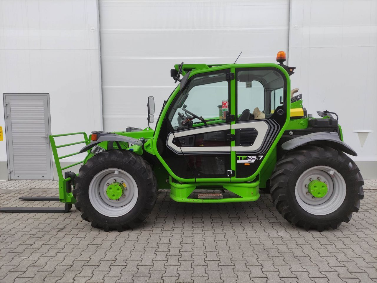 Merlo TF35.7-140 - 40 km/h - Chariot télescopique: photos 1 Merlo TF35.7-140 - 40 km/h - Chariot télescopique: photos 1