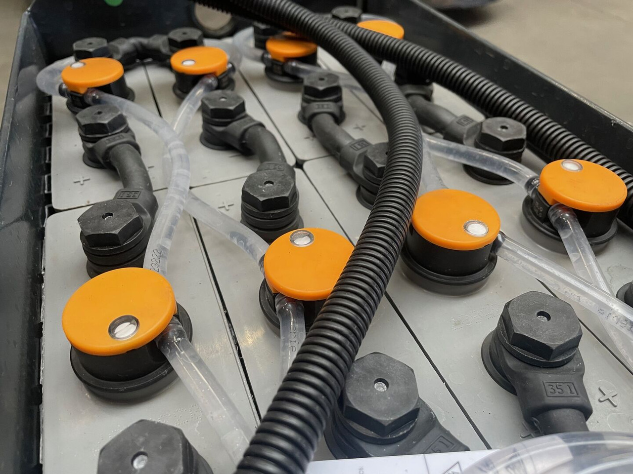 Sunlight I 24 Volt I 3 PzS 375 - Accumulateur pour Matériel de manutention: photos 3 Sunlight I 24 Volt I 3 PzS 375 - Accumulateur pour Matériel de manutention: photos 3