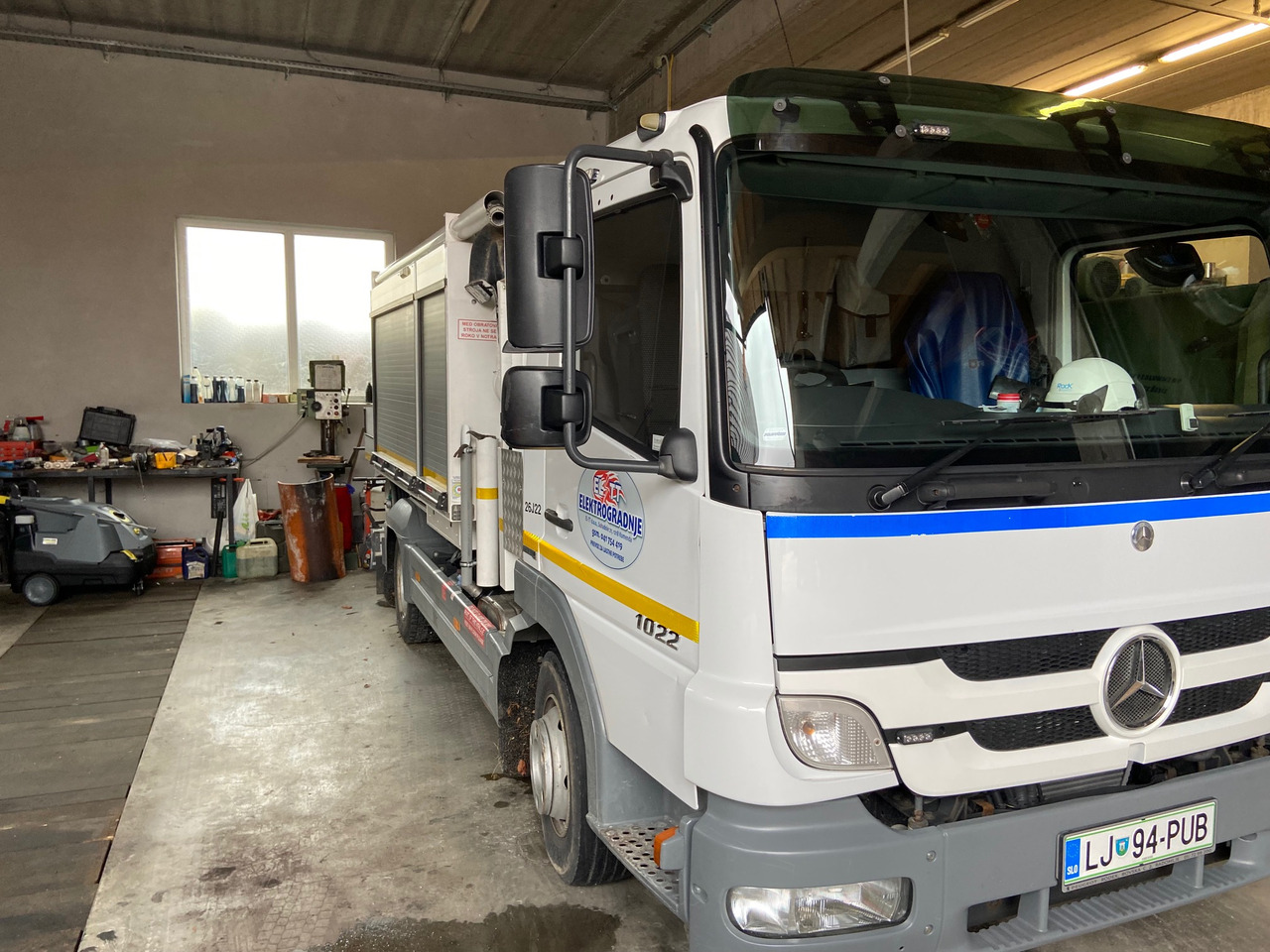 BUCHER Cityflex 204 - Camion hydrocureur: photos 1 BUCHER Cityflex 204 - Camion hydrocureur: photos 1