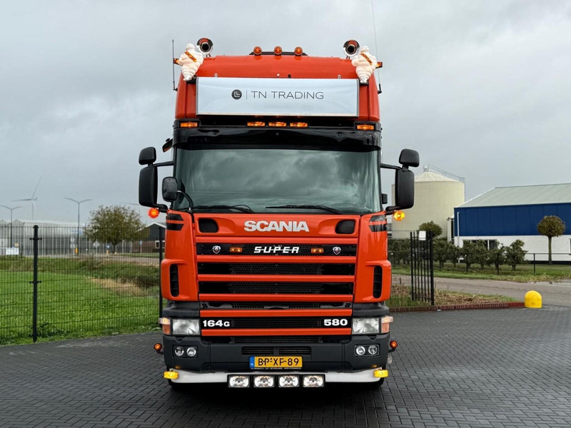 Scania R 164 GA 6X2/4 NA 580 SHOW TRUCK, GESTUURDE VOORLOPER, COMPLEET, TOP. - Tracteur routier: photos 3 Scania R 164 GA 6X2/4 NA 580 SHOW TRUCK, GESTUURDE VOORLOPER, COMPLEET, TOP. - Tracteur routier: photos 3