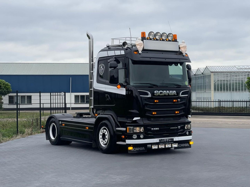 Scania R520 SHOW TRUCK, RETARDER, LEATHER SEATS, MANUEL! - Tracteur routier: photos 1 Scania R520 SHOW TRUCK, RETARDER, LEATHER SEATS, MANUEL! - Tracteur routier: photos 1