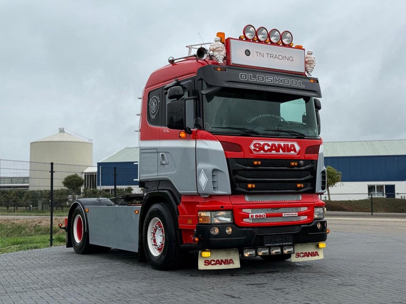 Scania R560 V8 SHOW, TOP, LEREN STOELEN, RETARDER, HANDGESCHAKELD. - Tracteur routier: photos 1 Scania R560 V8 SHOW, TOP, LEREN STOELEN, RETARDER, HANDGESCHAKELD. - Tracteur routier: photos 1