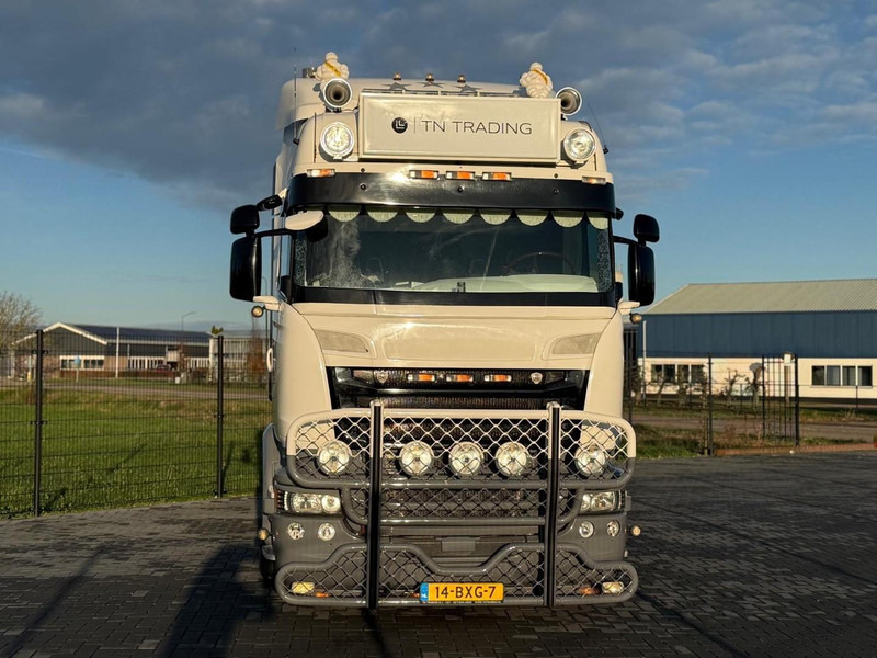 Scania R580 VOLLE SHOWTRUCK, VOLLUCHT, OPEN UITLAAT, INTERIEUR. - Tracteur routier: photos 2 Scania R580 VOLLE SHOWTRUCK, VOLLUCHT, OPEN UITLAAT, INTERIEUR. - Tracteur routier: photos 2