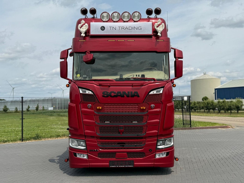 Scania S520 V8 NGS SHOWTRUCK, KLEP IN UITLAAT, 6X2/4, VOLLUCHT, RETARDER. - Tracteur routier: photos 2 Scania S520 V8 NGS SHOWTRUCK, KLEP IN UITLAAT, 6X2/4, VOLLUCHT, RETARDER. - Tracteur routier: photos 2