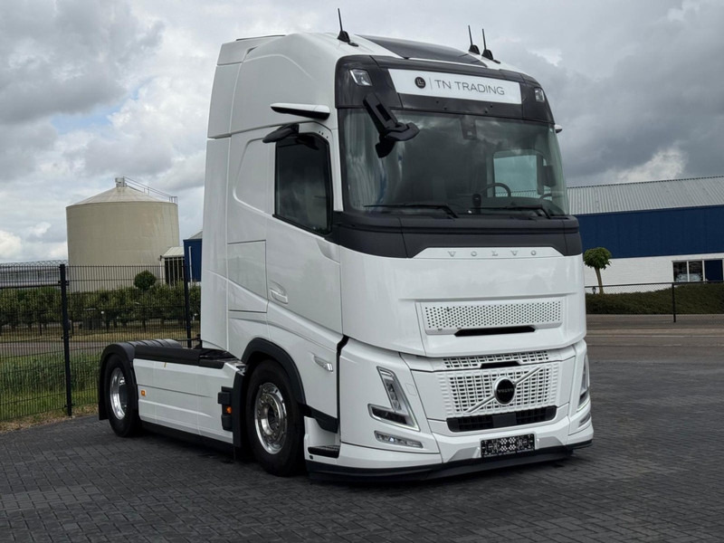 Volvo FH 13.460XL NEW, FULL AIR, ALCOA, HYDRAULIC, XL, FULL. - Tracteur routier: photos 1 Volvo FH 13.460XL NEW, FULL AIR, ALCOA, HYDRAULIC, XL, FULL. - Tracteur routier: photos 1
