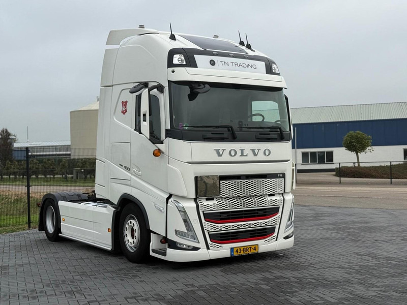 Volvo FH 13.460XL Turbocompound, leer, vollucht, 2 tanks, dubbel glas, vol spoiler. - Tracteur routier: photos 1 Volvo FH 13.460XL Turbocompound, leer, vollucht, 2 tanks, dubbel glas, vol spoiler. - Tracteur routier: photos 1