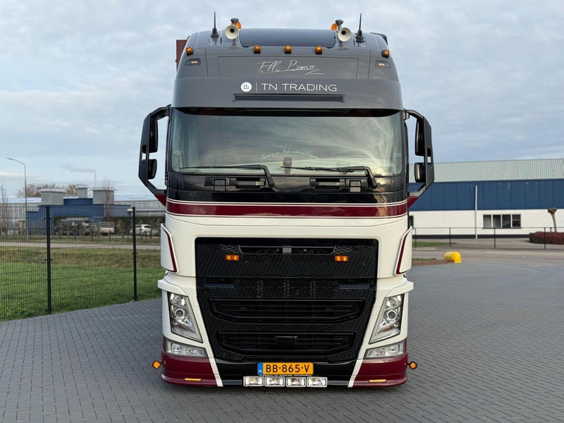 Volvo FH 13.500XL SHOW TRUCK, SPECIAL INTERIOR, TOP STAAT, VOLLUCHT, LAGE KM. - Camion fourgon: photos 2 Volvo FH 13.500XL SHOW TRUCK, SPECIAL INTERIOR, TOP STAAT, VOLLUCHT, LAGE KM. - Camion fourgon: photos 2