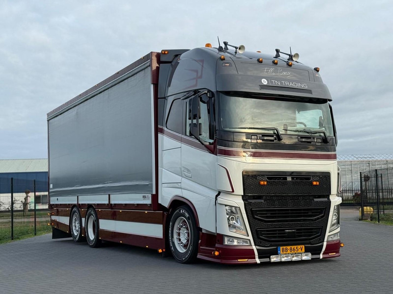 Volvo FH 13.500XL SHOW TRUCK, SPECIAL INTERIOR, TOP STAAT, VOLLUCHT, LAGE KM. - Camion fourgon: photos 1 Volvo FH 13.500XL SHOW TRUCK, SPECIAL INTERIOR, TOP STAAT, VOLLUCHT, LAGE KM. - Camion fourgon: photos 1