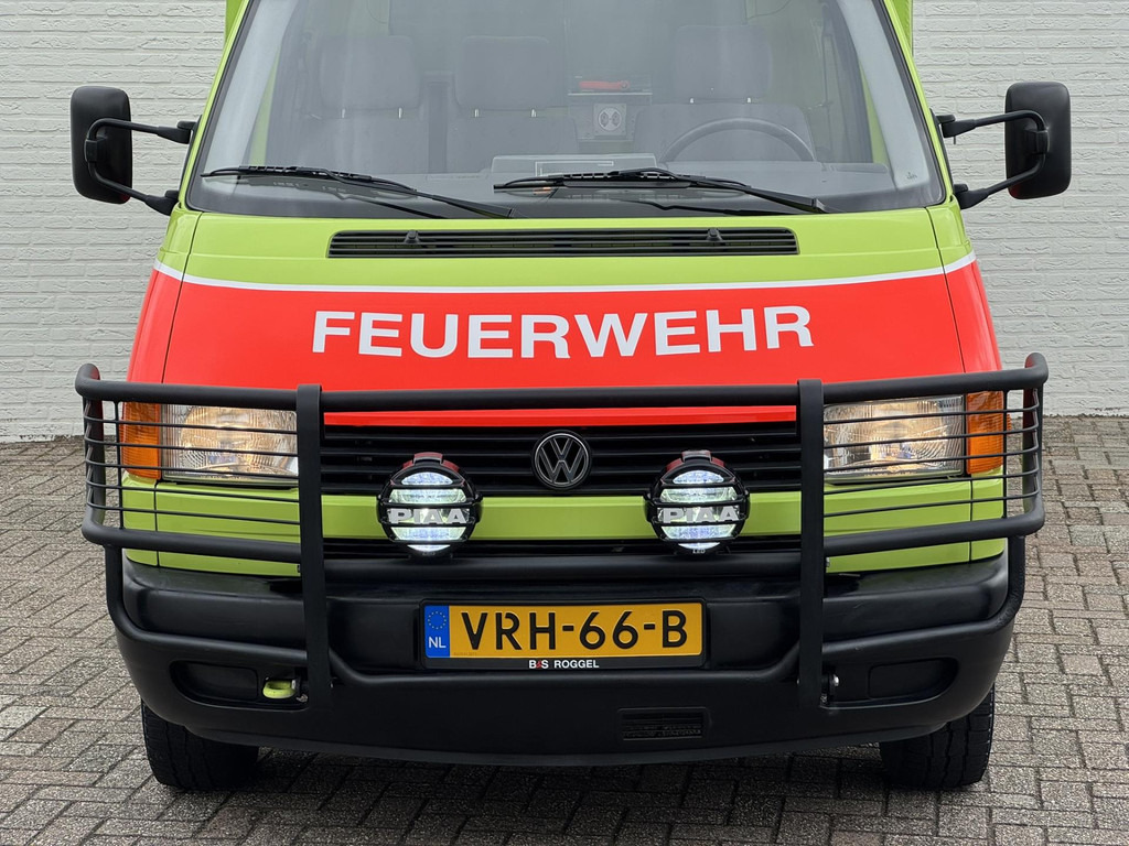 Volkswagen Transporter-2.5 5-cilinder benzine 4x4 syncro ex Zwitserse brandweer Trekhaak Verstralers Laadruimte ventilatie - Utilitaire rideaux coulissants (PLSC): photos 4 Volkswagen Transporter-2.5 5-cilinder benzine 4x4 syncro ex Zwitserse brandweer Trekhaak Verstralers Laadruimte ventilatie - Utilitaire rideaux coulissants (PLSC): photos 4