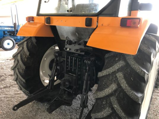 Renault CERES 95 X TRACTEUR + CHARGEUR MX80 - Tracteur agricole: photos 3 Renault CERES 95 X TRACTEUR + CHARGEUR MX80 - Tracteur agricole: photos 3