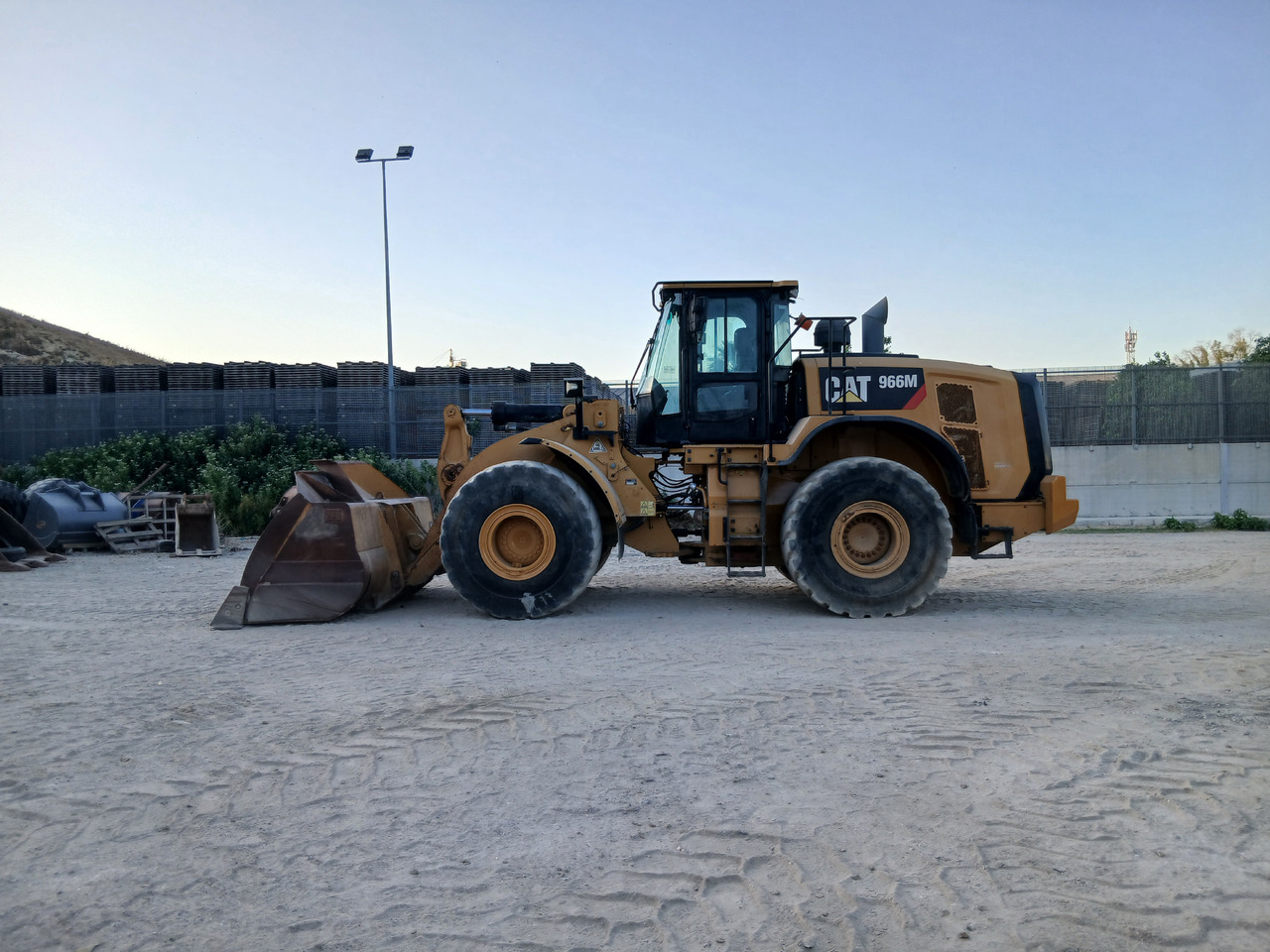 Caterpillar 966M - Engins de chantier: photos 2 Caterpillar 966M - Engins de chantier: photos 2