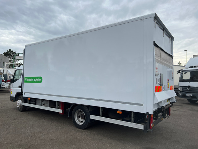 FUSO CANTER - Camion fourgon: photos 4 FUSO CANTER - Camion fourgon: photos 4