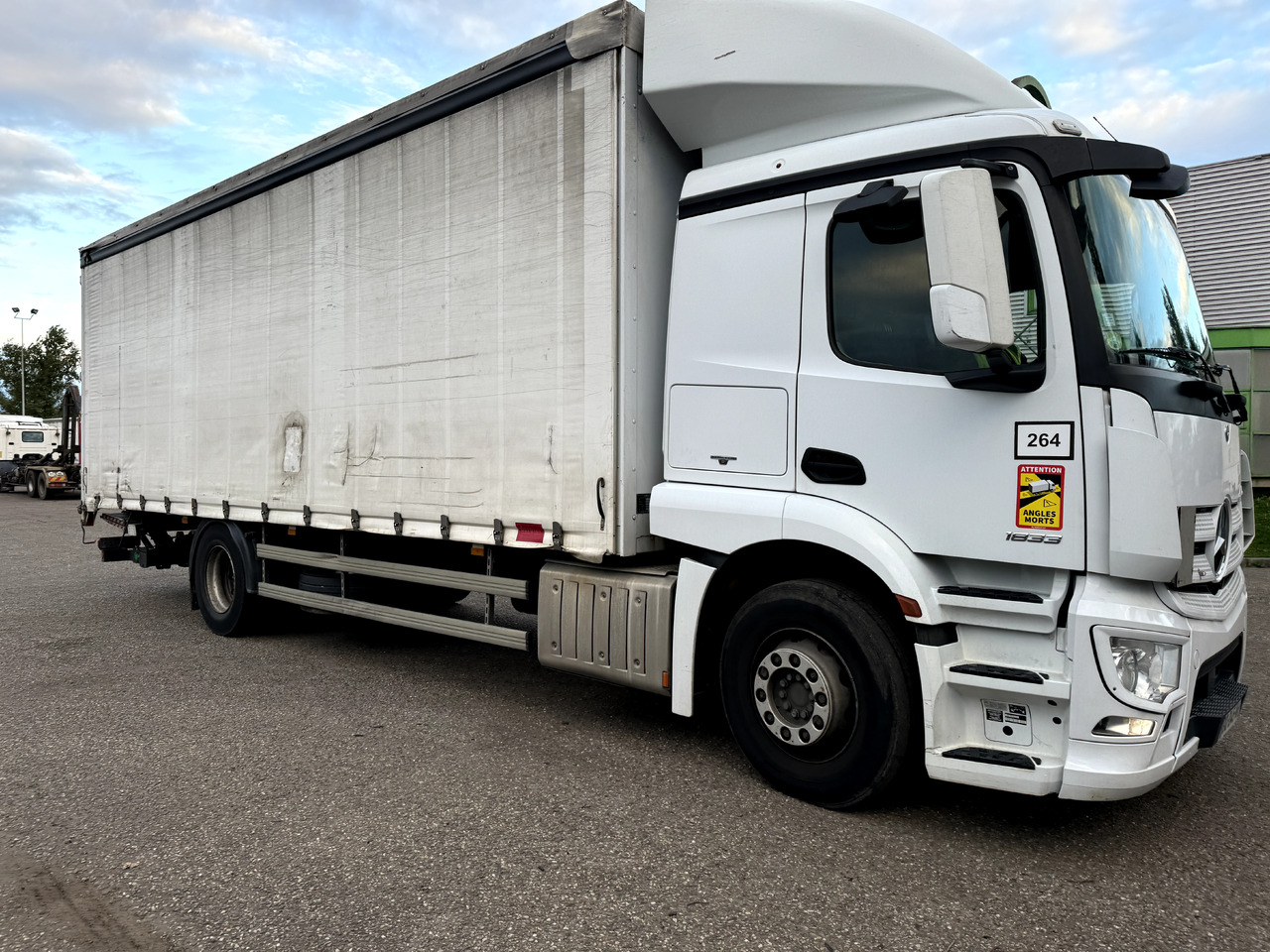 MERCEDES-BENZ ACTROS 1833 - Camion à rideaux coulissants: photos 2 MERCEDES-BENZ ACTROS 1833 - Camion à rideaux coulissants: photos 2