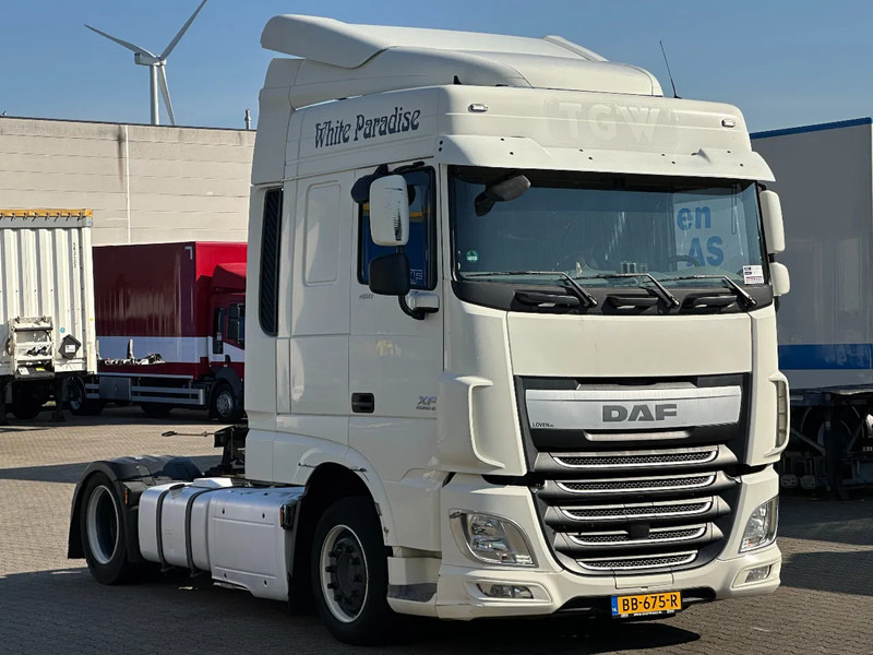 DAF XF 460 Space Cab-Mega-Hefschotel-2 Tank-Euro 6 - Tracteur routier: photos 2 DAF XF 460 Space Cab-Mega-Hefschotel-2 Tank-Euro 6 - Tracteur routier: photos 2