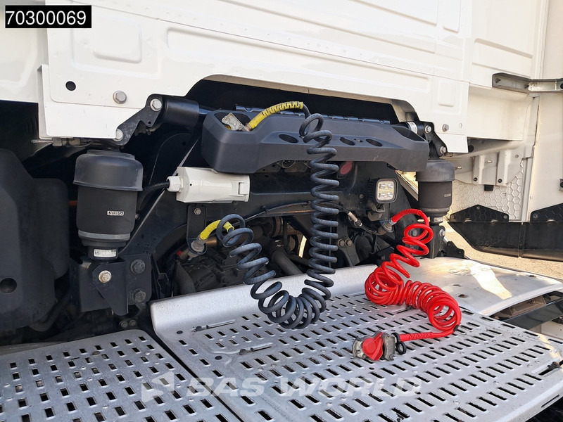 DAF XG 4X2 Retarder 2xTanks ACC LED Standklima Euro 6 - Tracteur routier: photos 5 DAF XG 4X2 Retarder 2xTanks ACC LED Standklima Euro 6 - Tracteur routier: photos 5