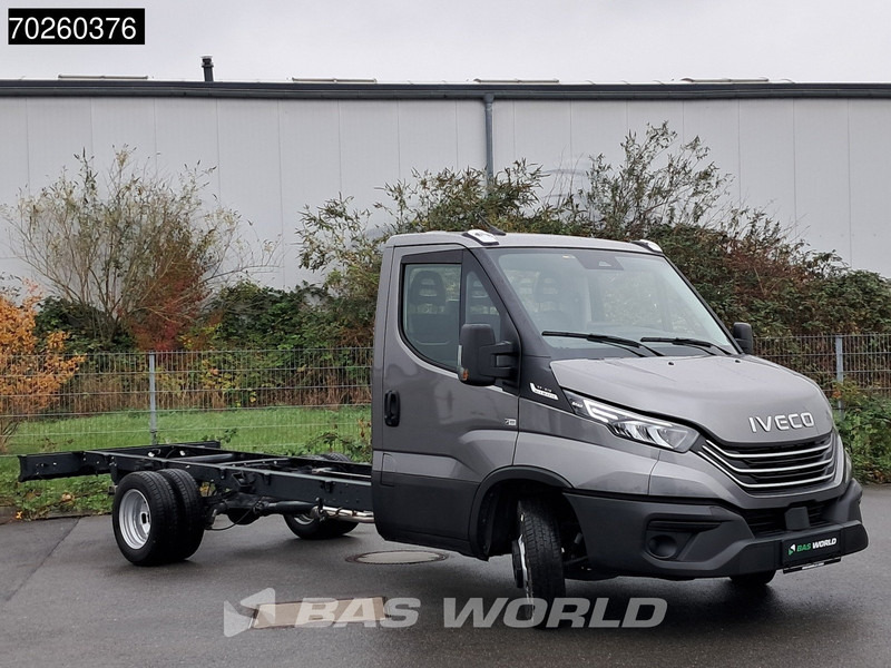 Iveco Daily 35C21 Neu! 3.0L 2025-Modell Automatik 210PS Radstand 410 Fahrgestell Doppelbereifung LED ACC Klima Euro6 Chassis A/C - Véhicule utilitaire: photos 2 Iveco Daily 35C21 Neu! 3.0L 2025-Modell Automatik 210PS Radstand 410 Fahrgestell Doppelbereifung LED ACC Klima Euro6 Chassis A/C - Véhicule utilitaire: photos 2
