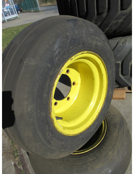 Roue complète pour Micro tracteur John Deere 5515V NOKIAN 550/60R22.5 + Voor Banden + Velg: photos 6