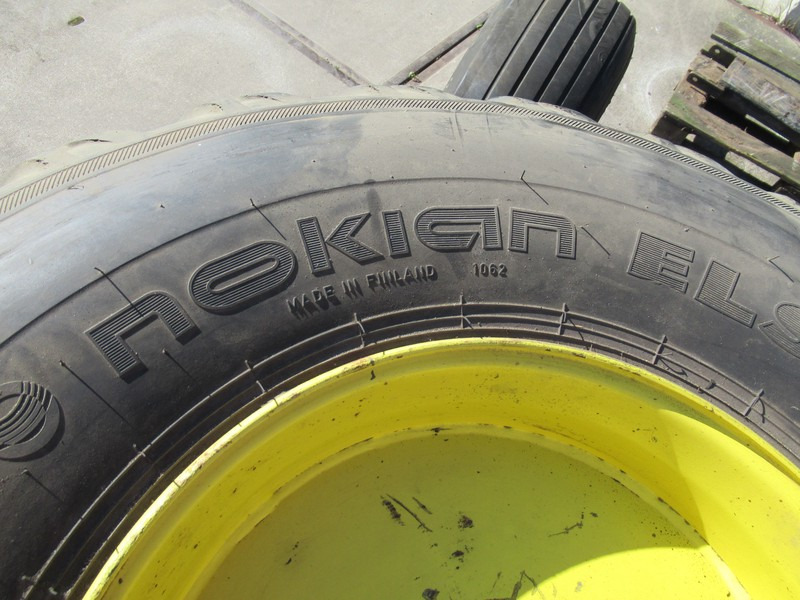 John Deere 5515V NOKIAN 550/60R22.5 + Voor Banden + Velg - Roue complète pour Micro tracteur: photos 4 John Deere 5515V NOKIAN 550/60R22.5 + Voor Banden + Velg - Roue complète pour Micro tracteur: photos 4