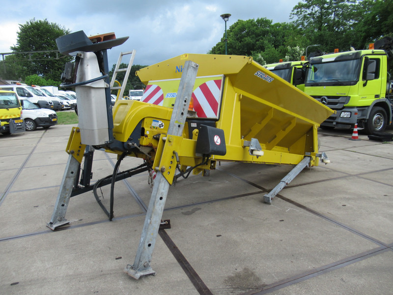 Schmidt NIDO STRATOS B40-36 PAL ROTO-power Salzstreuer Saltspreader Zoutstrooier - Epandeur de sable: photos 3 Schmidt NIDO STRATOS B40-36 PAL ROTO-power Salzstreuer Saltspreader Zoutstrooier - Epandeur de sable: photos 3