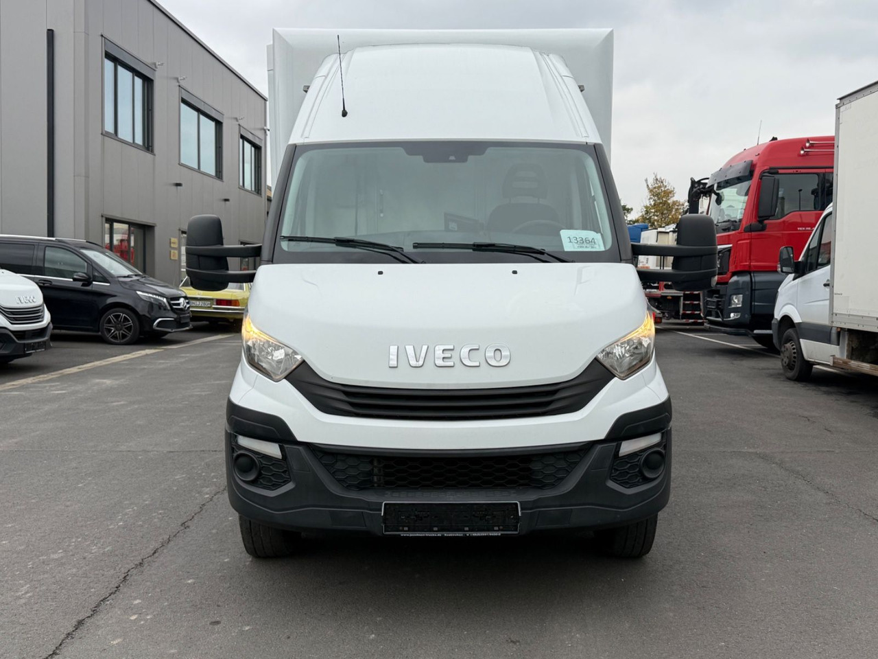 Iveco Daily 70C18 HiMatic / Luft/ Lbw./ Klima/ E6/ Top - Fourgon grand volume: photos 3 Iveco Daily 70C18 HiMatic / Luft/ Lbw./ Klima/ E6/ Top - Fourgon grand volume: photos 3
