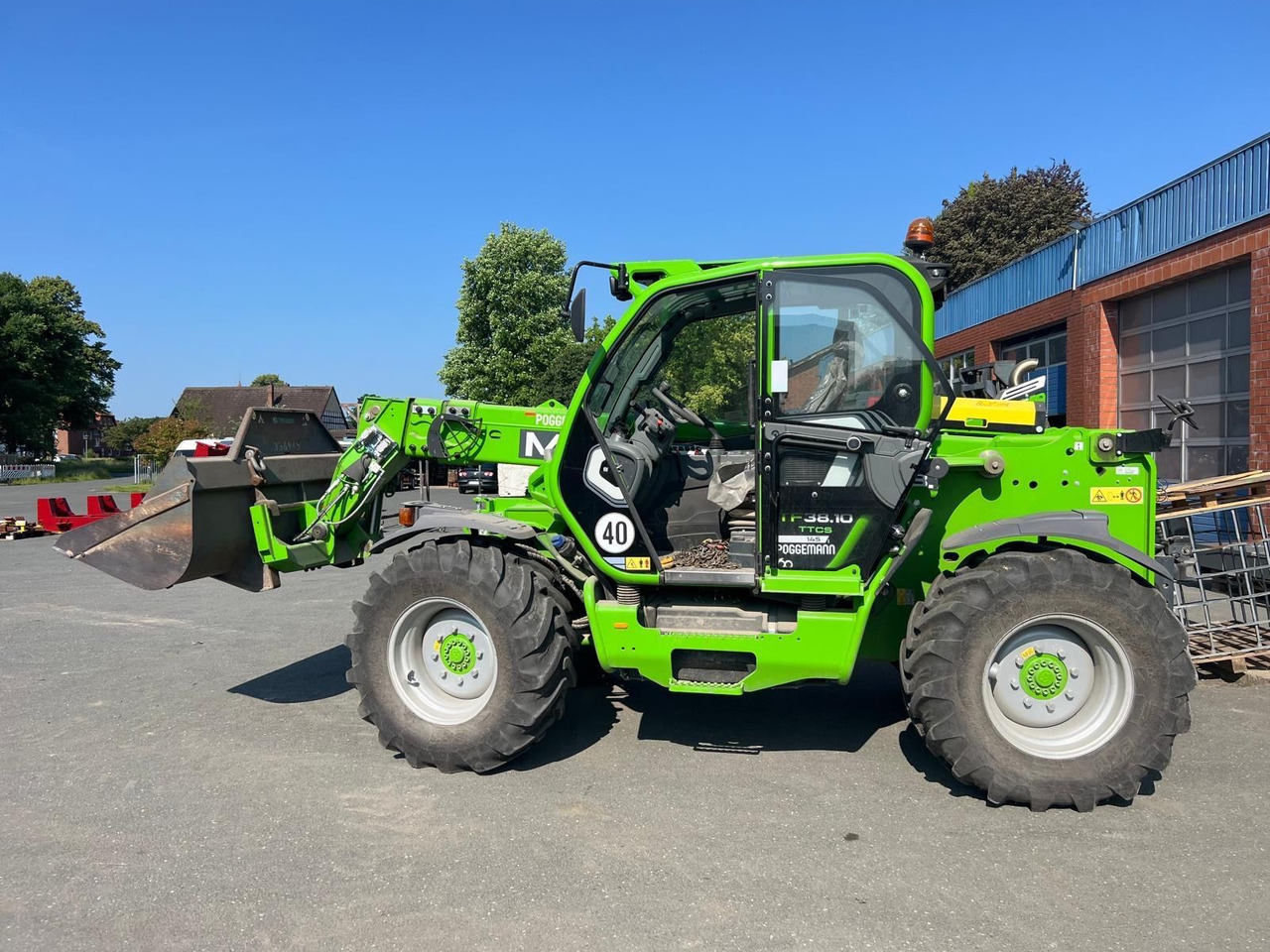 Merlo 38.10 TTCS 145 Turbo Farmer/ 170h/3800kg - Chariot télescopique: photos 3 Merlo 38.10 TTCS 145 Turbo Farmer/ 170h/3800kg - Chariot télescopique: photos 3
