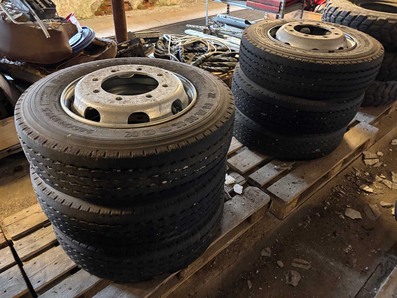 Truck Tire Hankook 6pcs - Pneu pour Camion: photos 1 Truck Tire Hankook 6pcs - Pneu pour Camion: photos 1