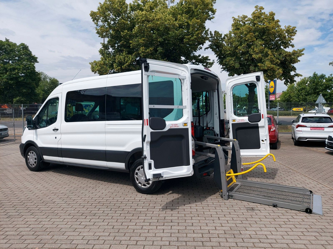 Ford Transit Kombi 350 L3 hoch Trend Rollstuhl Lift - Transport de personnes: photos 1 Ford Transit Kombi 350 L3 hoch Trend Rollstuhl Lift - Transport de personnes: photos 1