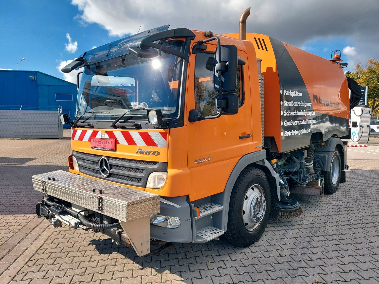 Mercedes-Benz Atego 2 6-Zyl. 4x2 1324 Schmidt SK 600 Klima - Balayeuse de voirie: photos 1 Mercedes-Benz Atego 2 6-Zyl. 4x2 1324 Schmidt SK 600 Klima - Balayeuse de voirie: photos 1