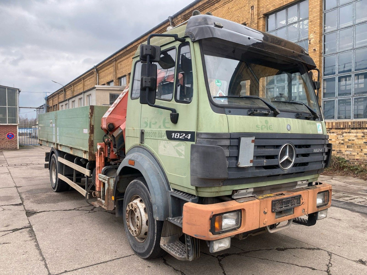 Mercedes-Benz SK 1824 Pritsche Atlas 125.1 Kran Klima Tempomat - Camion plateau, Camion grue: photos 5 Mercedes-Benz SK 1824 Pritsche Atlas 125.1 Kran Klima Tempomat - Camion plateau, Camion grue: photos 5