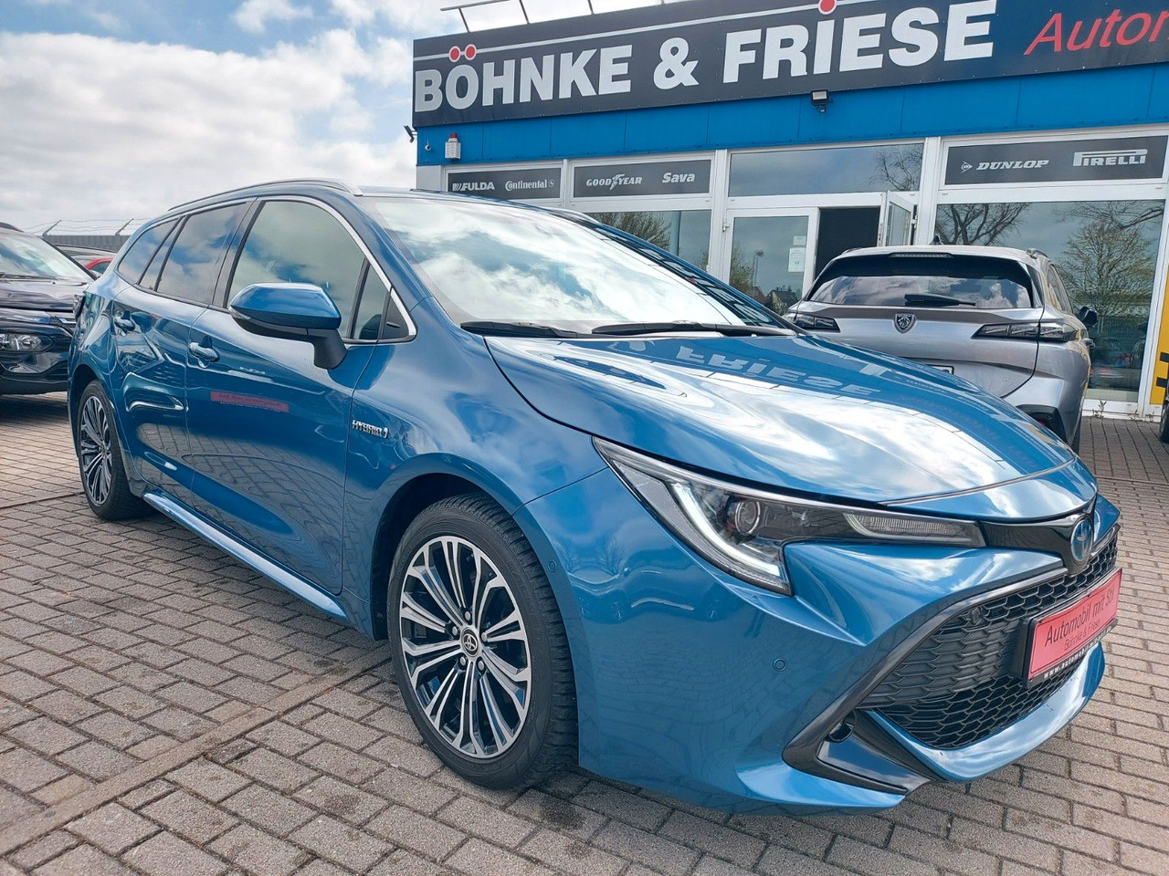 Toyota Corolla Touring Sports Hybrid Lounge Assist DAB - Voiture: photos 1 Toyota Corolla Touring Sports Hybrid Lounge Assist DAB - Voiture: photos 1