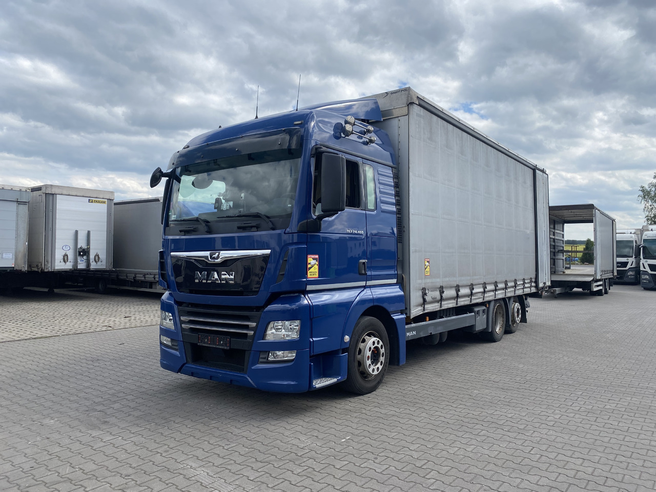 MAN TGX - Camion à rideaux coulissants: photos 2 MAN TGX - Camion à rideaux coulissants: photos 2