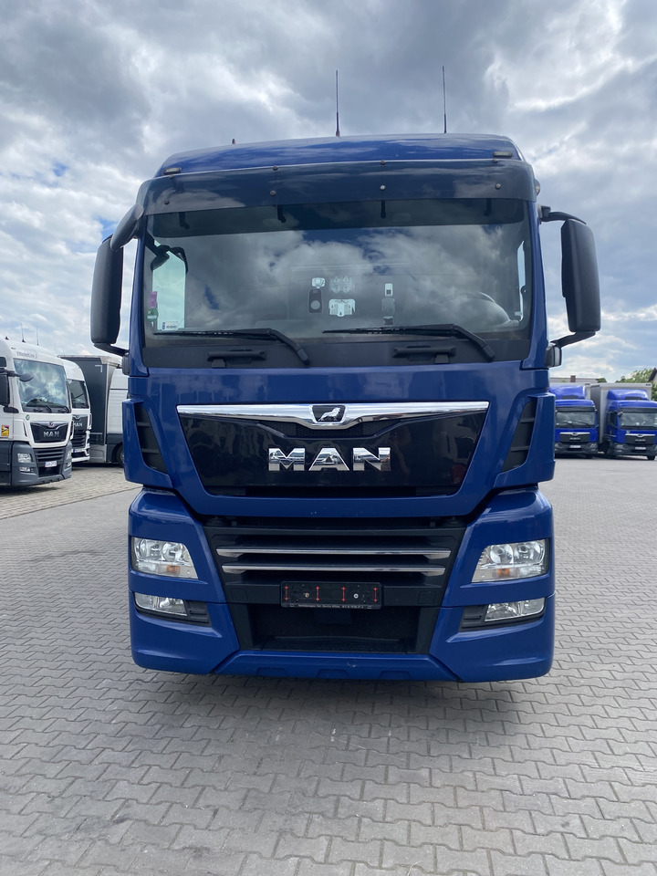 MAN TGX - Camion à rideaux coulissants: photos 4 MAN TGX - Camion à rideaux coulissants: photos 4