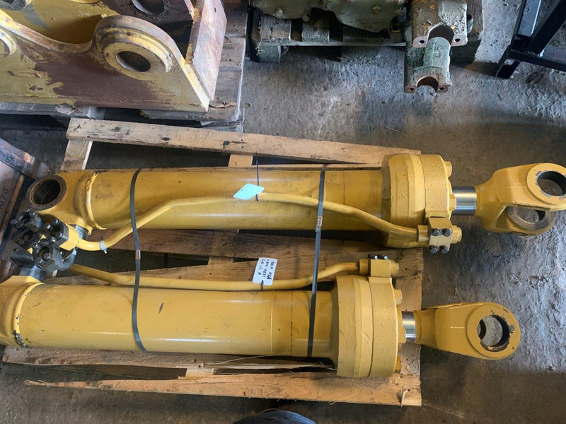 Caterpillar 950H Lifting cylinder OEM 2424272 - Hydraulique: photos 1 Caterpillar 950H Lifting cylinder OEM 2424272 - Hydraulique: photos 1