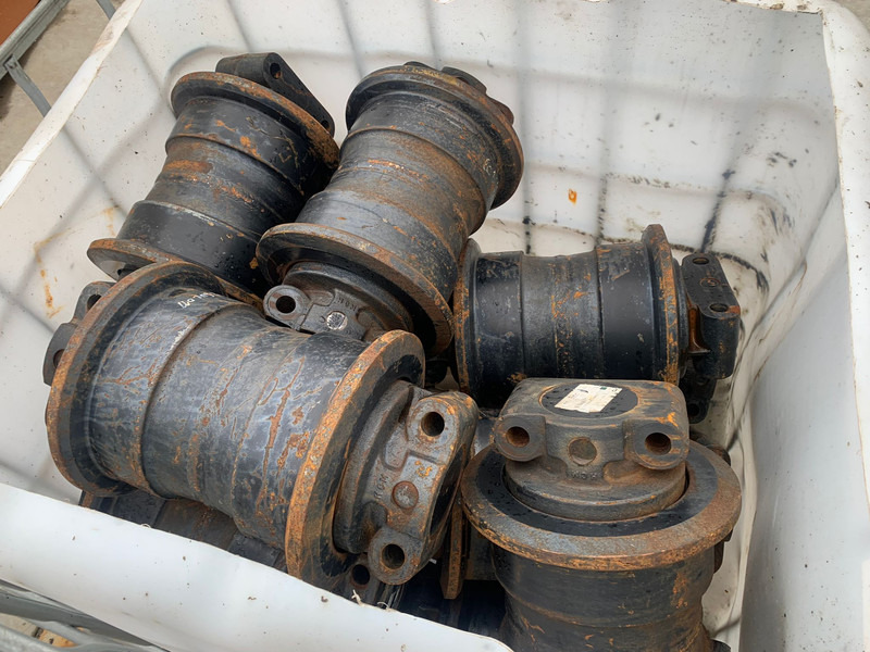 Hitachi Hitachi EX1200D5 bottom track roller SF - Frame/ Châssis: photos 2 Hitachi Hitachi EX1200D5 bottom track roller SF - Frame/ Châssis: photos 2