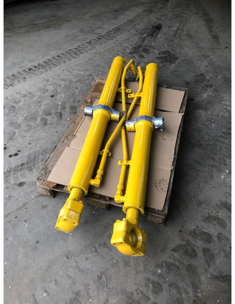 Komatsu D65-15 EX/PX Blade Lift Cylinder OEM 707-02-X0220 - Hydraulique: photos 2 Komatsu D65-15 EX/PX Blade Lift Cylinder OEM 707-02-X0220 - Hydraulique: photos 2
