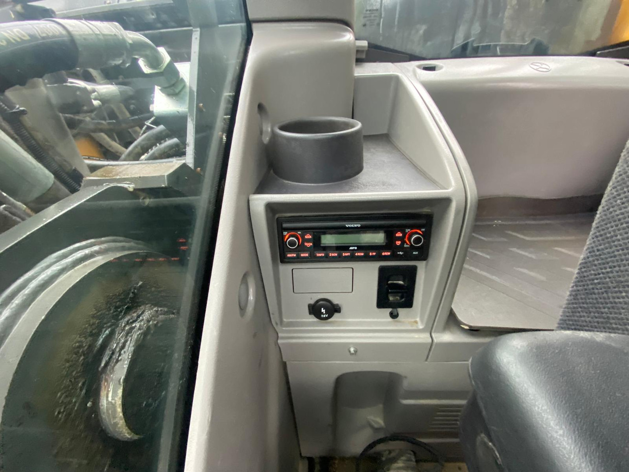 Pelle sur chenille Volvo EC300: photos 40 Pelle sur chenille Volvo EC300: photos 40