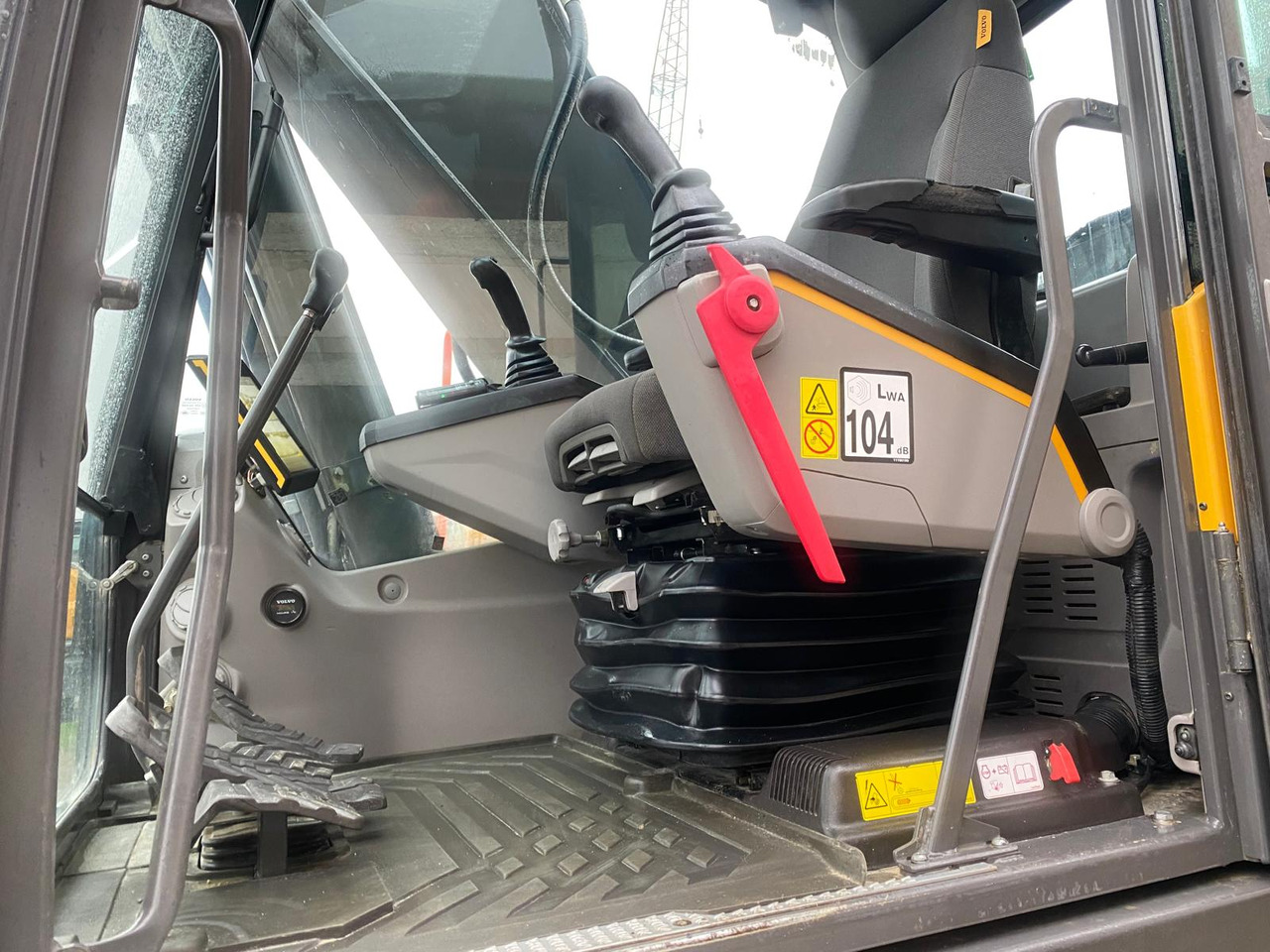 Pelle sur chenille Volvo EC300: photos 8 Pelle sur chenille Volvo EC300: photos 8