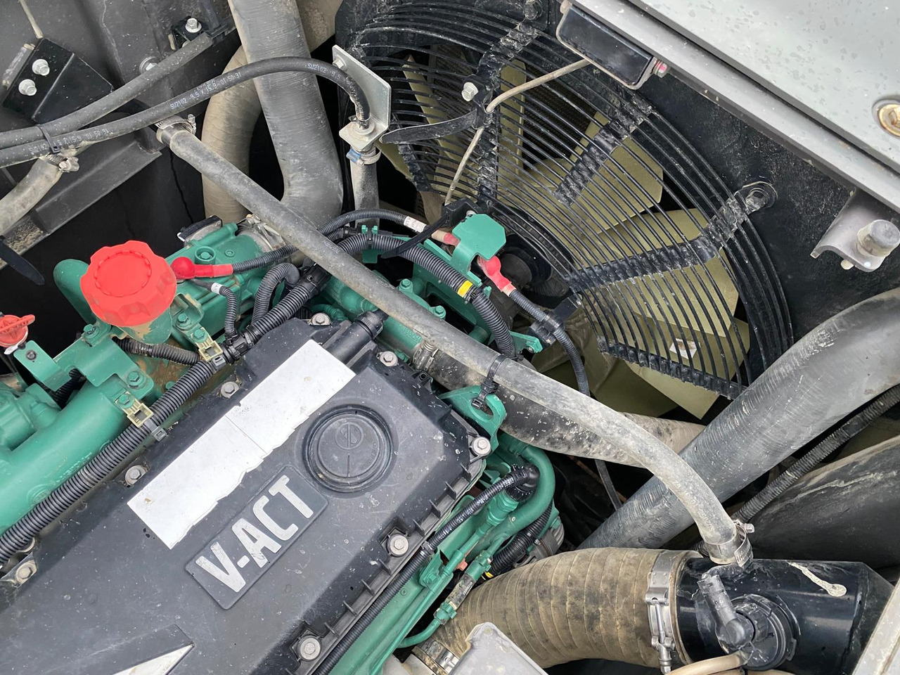 Pelle sur chenille Volvo EC300: photos 50 Pelle sur chenille Volvo EC300: photos 50