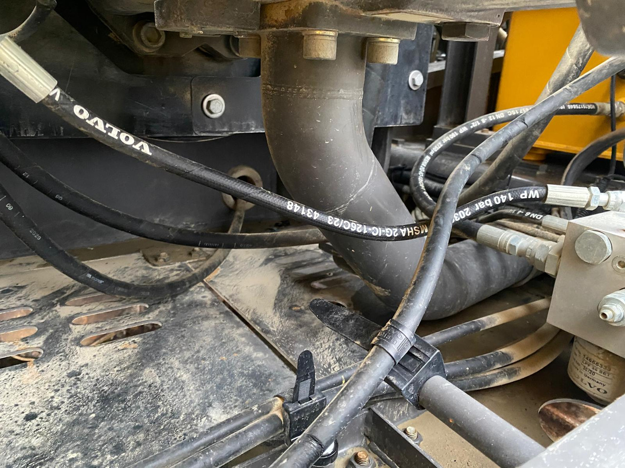 Pelle sur chenille Volvo EC300: photos 47 Pelle sur chenille Volvo EC300: photos 47