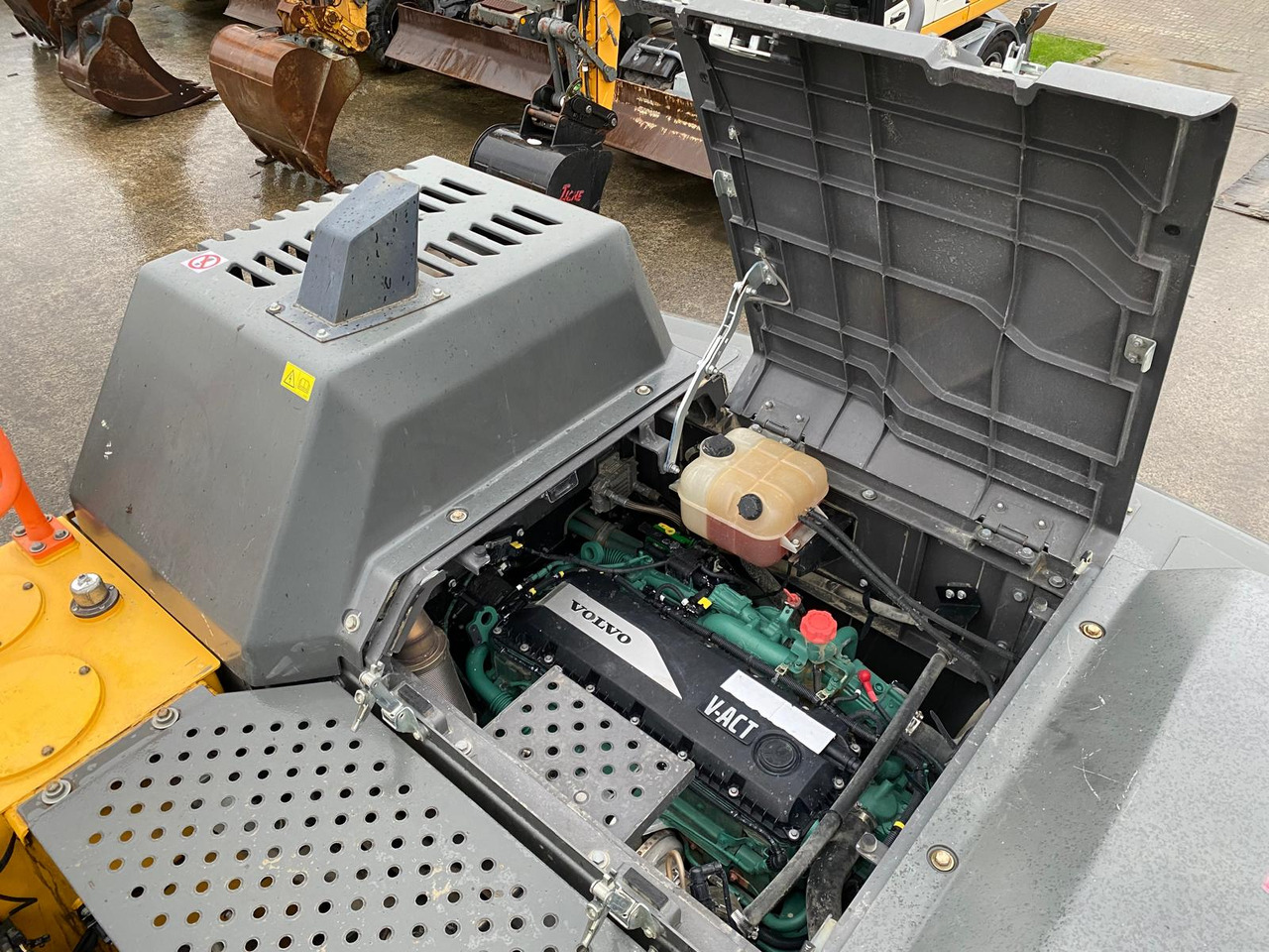 Pelle sur chenille Volvo EC300: photos 22 Pelle sur chenille Volvo EC300: photos 22