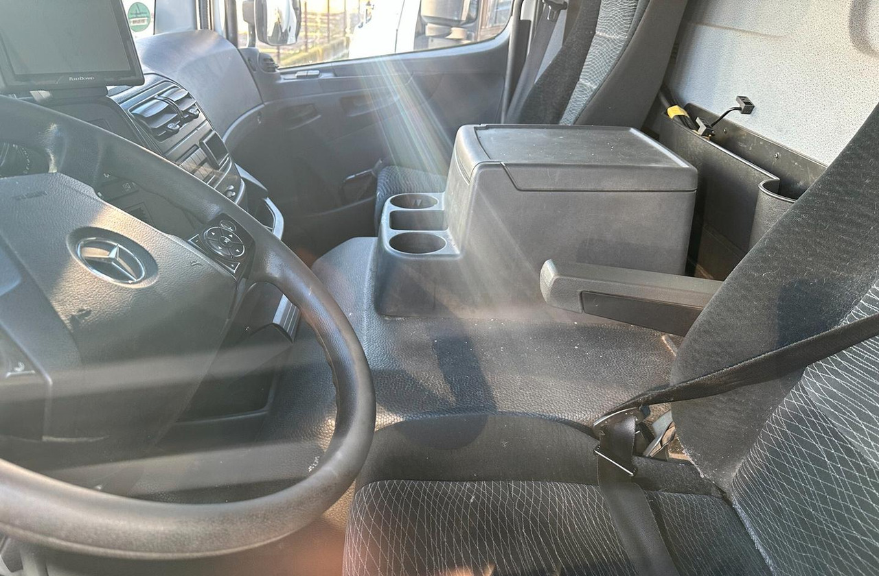 Mercedes Benz 1324 FURGONE 6,10 E SPONDA EURO 6 - Camion fourgon: photos 5 Mercedes Benz 1324 FURGONE 6,10 E SPONDA EURO 6 - Camion fourgon: photos 5