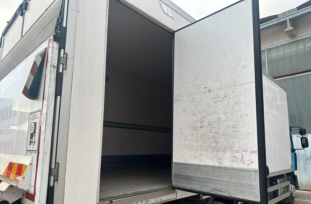 Renault Trucks - Camion frigorifique: photos 3 Renault Trucks - Camion frigorifique: photos 3