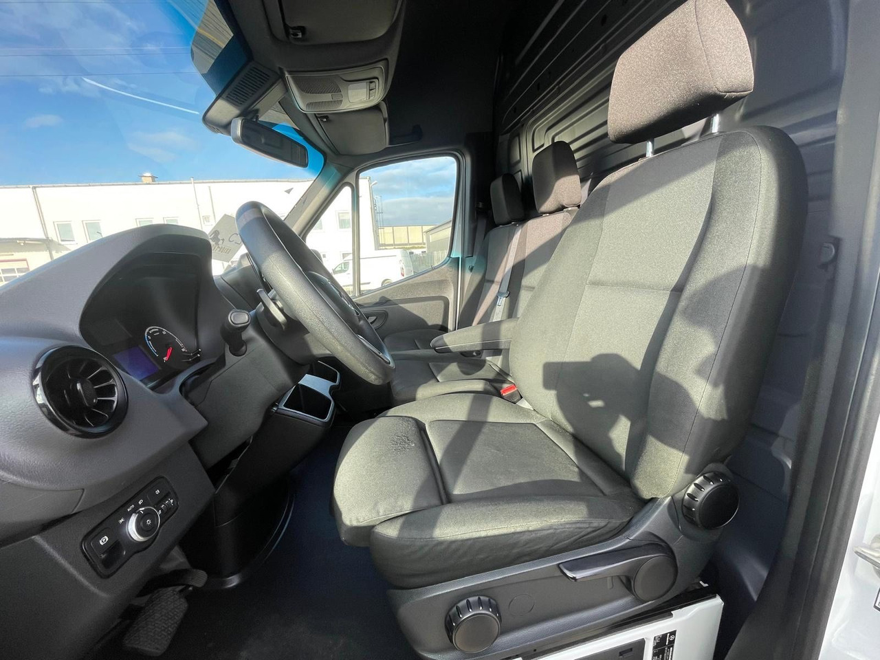 Fourgon utilitaire, Utilitaire électrique Mercedes-Benz eSprinter L2H2 Kastenwagen/47KW/AC/Kamera: photos 13 Fourgon utilitaire, Utilitaire électrique Mercedes-Benz eSprinter L2H2 Kastenwagen/47KW/AC/Kamera: photos 13