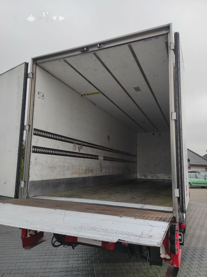 Camion frigorifique Scania P 320: photos 21