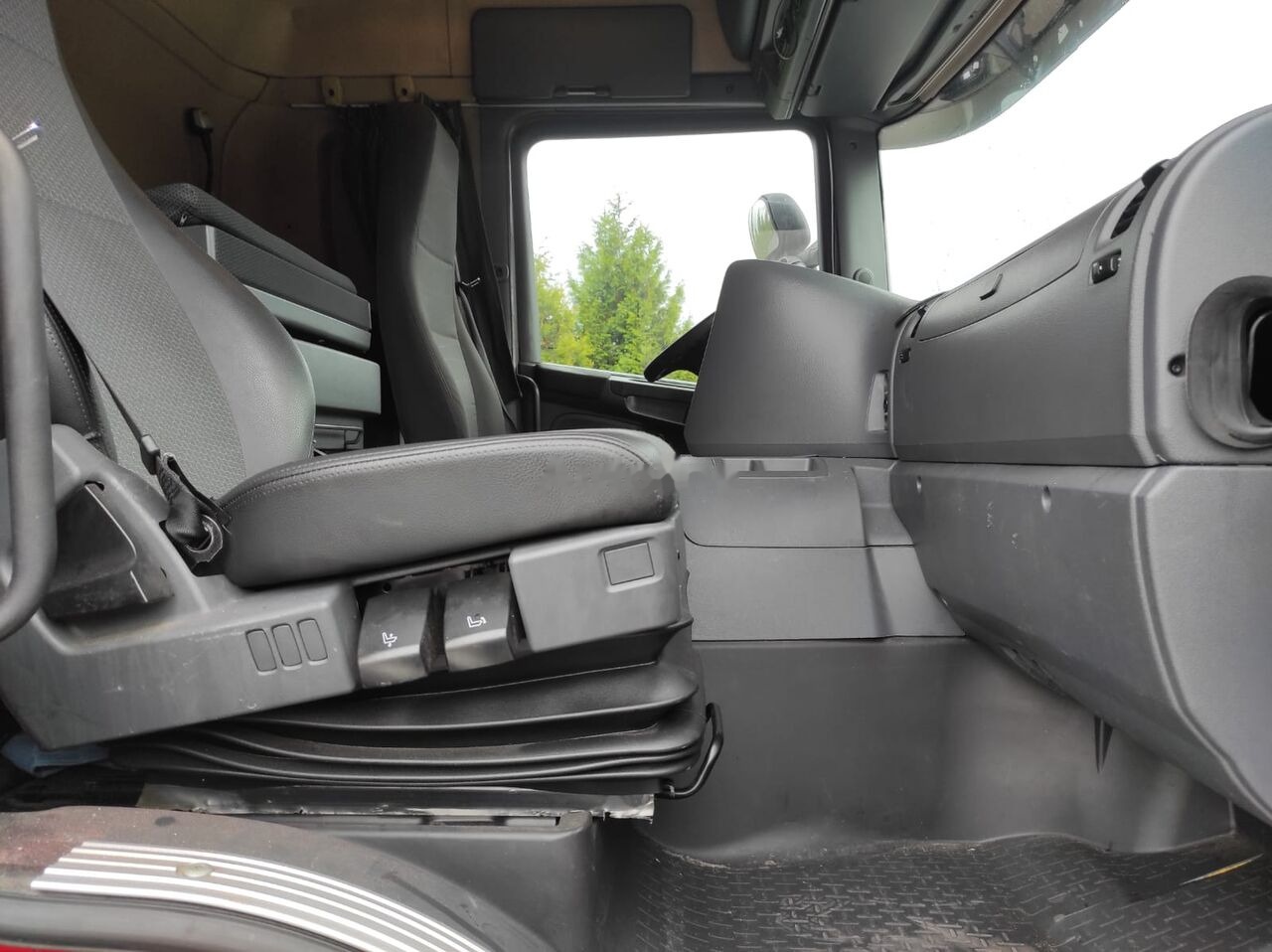 Camion frigorifique Scania P 320: photos 16