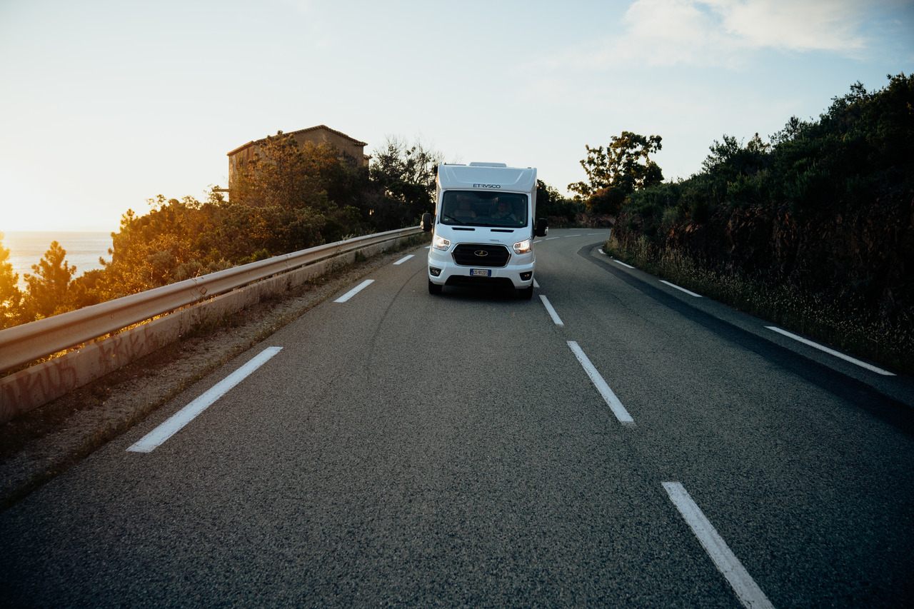 ETRUSCO Etrusco V 6.8 SCF - Camping-car: photos 4 ETRUSCO Etrusco V 6.8 SCF - Camping-car: photos 4